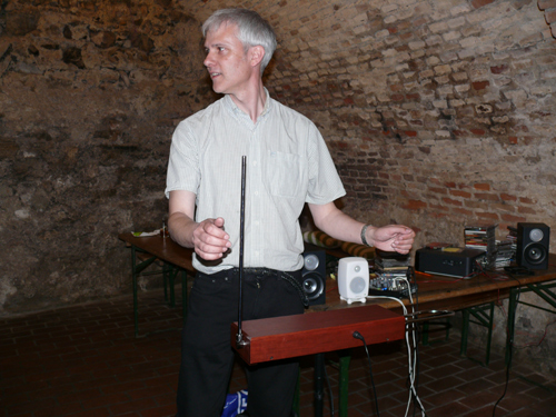 iantheremin2sm